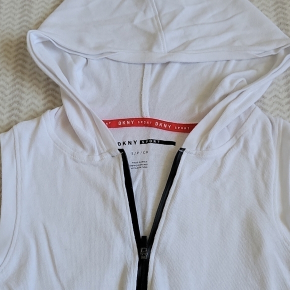 𝅺DKNY Girls Rompers - Picture 3 of 3